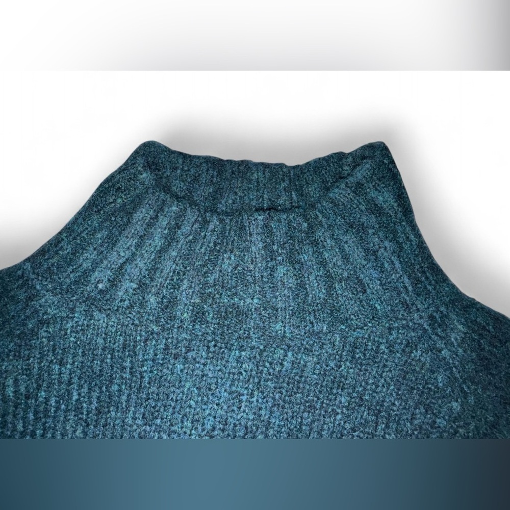 Club Monaco Italian Yarn Cropped Neck Size L NWT - Picture 4 of 9